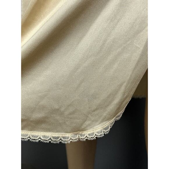 Vintage MG JCPenney Half Slip Size Small Double High Slit Antron III Nylon Tan - Picture 4 of 9